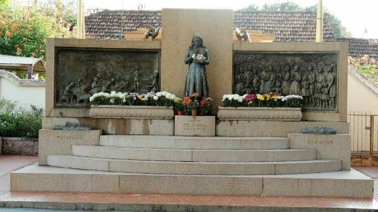 Mausoleu Da Menina Izildinha