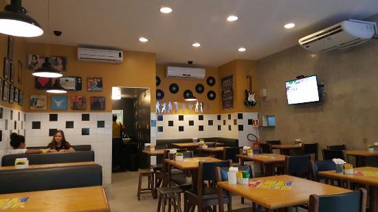 Mostardas Hamburgueria e Cafeteria