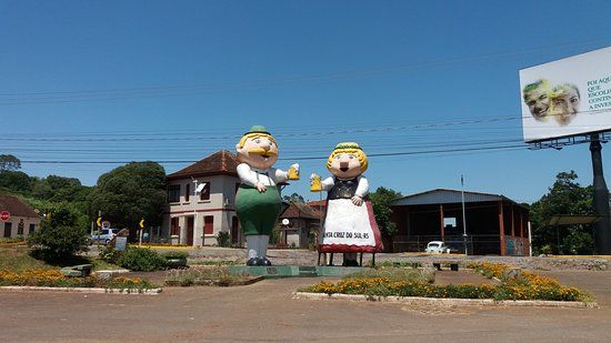 Monumento Bonecos Fritz e Frida