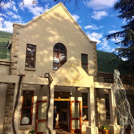 Galeria de Arte e Vinho em Main