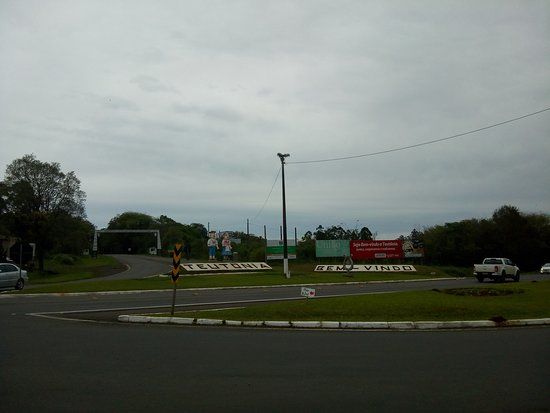 Monumento Teu e Tônia