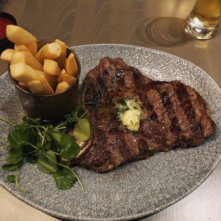 Ale & Compass Lounge