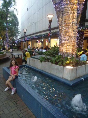 Centro Comercial West Plaza