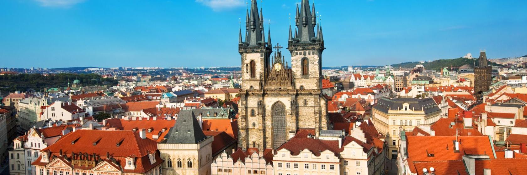 Igreja da Nossa Senhora em frente de Týn