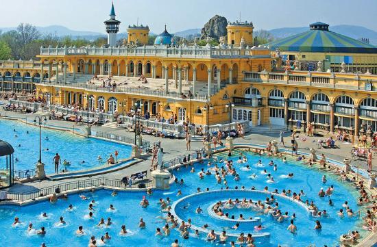 Banhos e piscina Szechenyi
