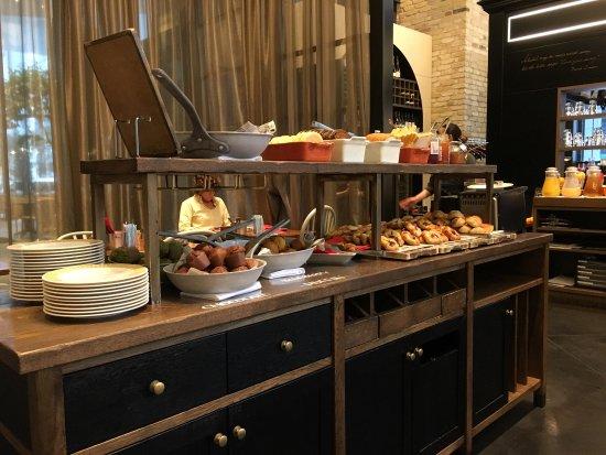 Dining & Bar LAVAROCK