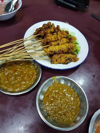 Medan Selera Glutton Square