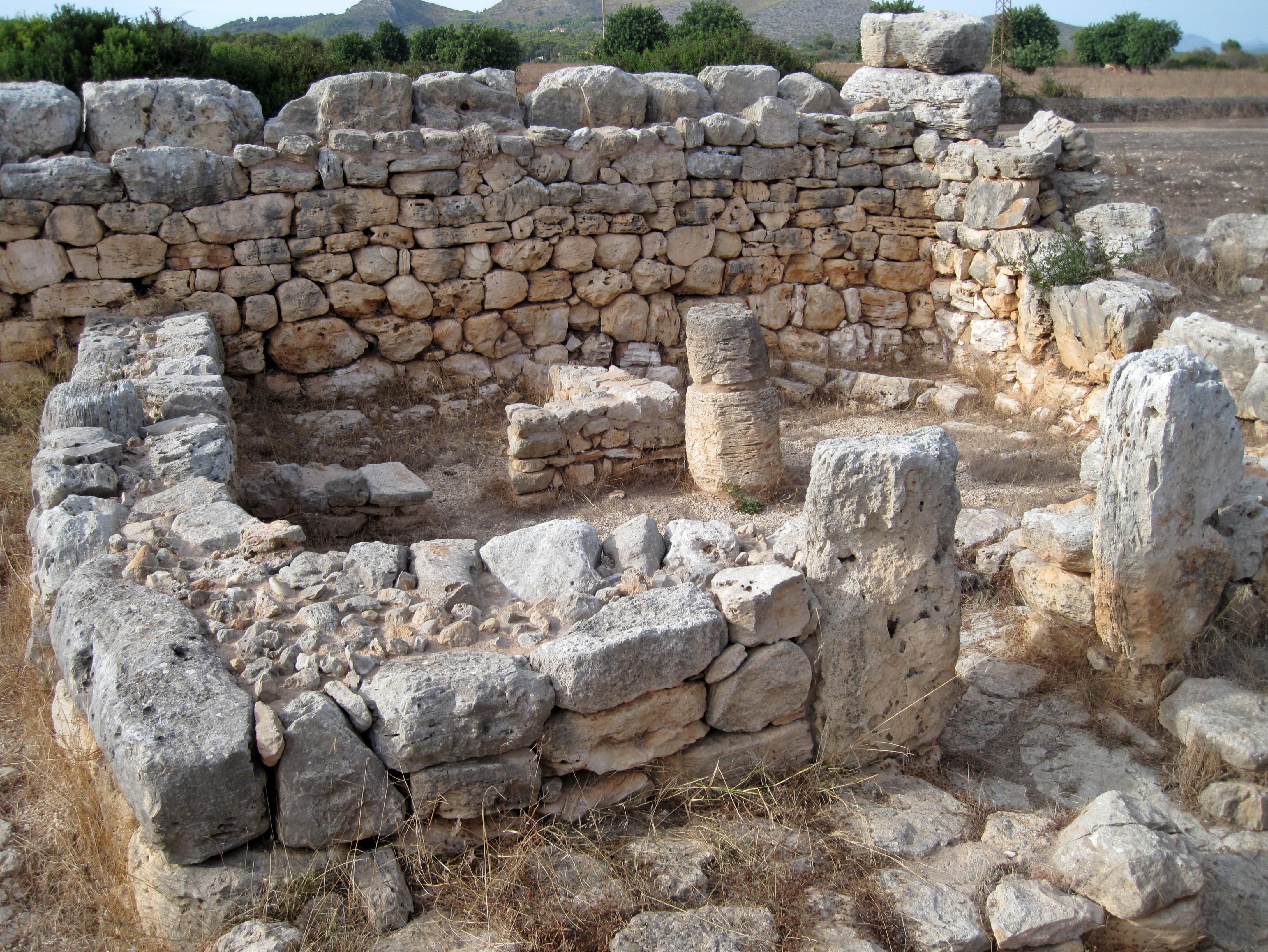 Poblat talaiotic de l'Hospitalet Vell