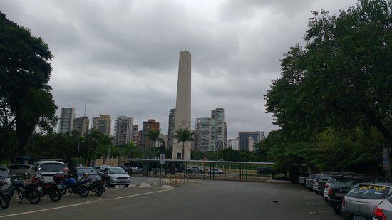 Obelisco e Monumento Mausoléu ao Soldado Constitucionalista de 32