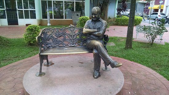 Estátua Ronald Golias