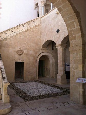 Palazzo Bellomo Museum