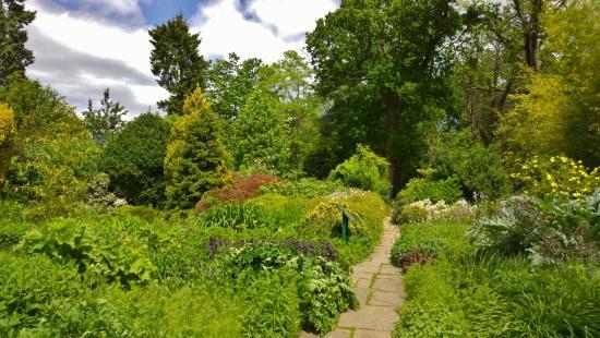Cheslyn House and Gardens
